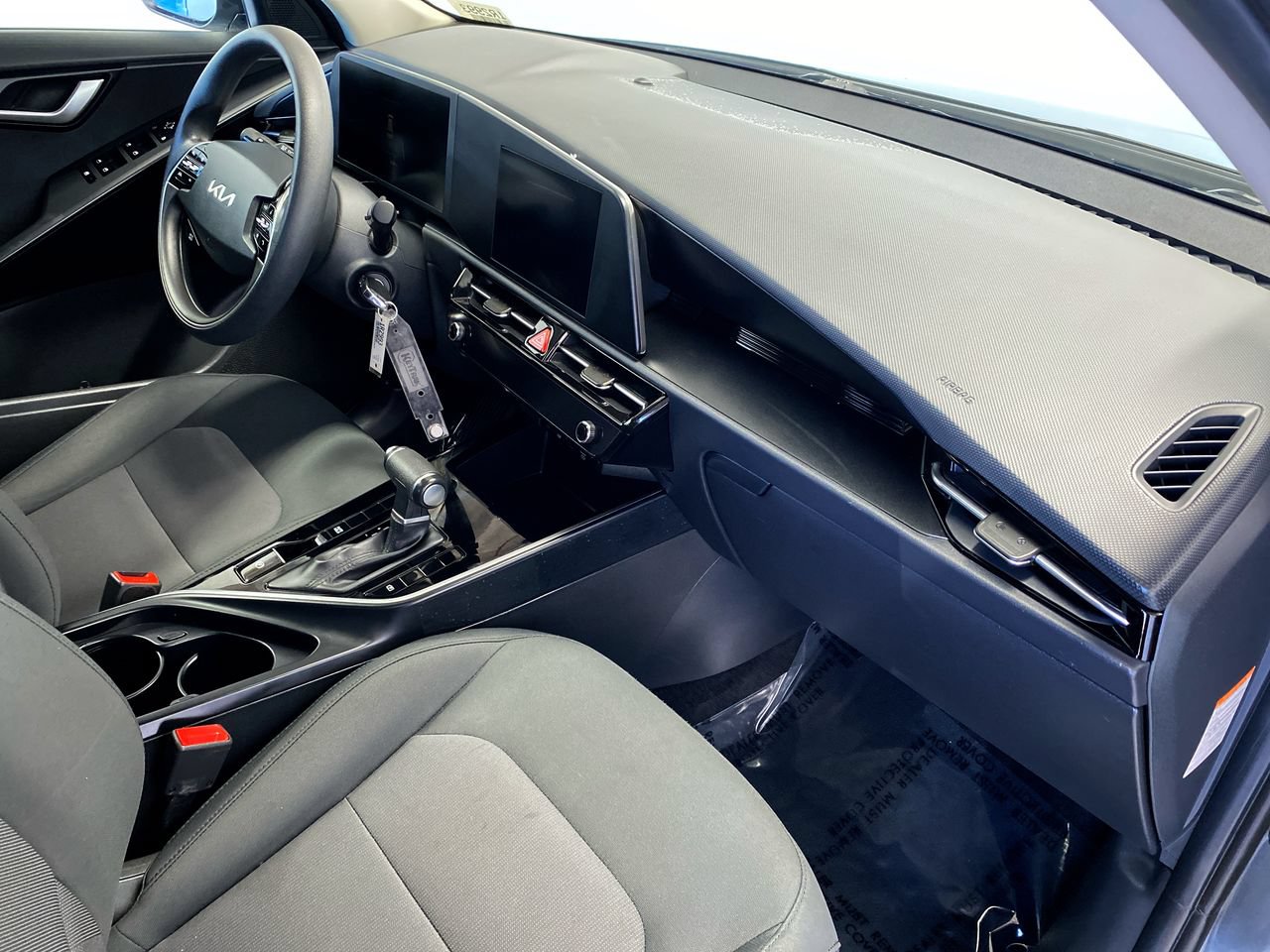Certified 2025 Kia Niro LX FWD image 29