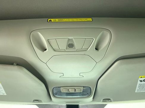 Used 2022 Ford Transit Connect XLT image 9