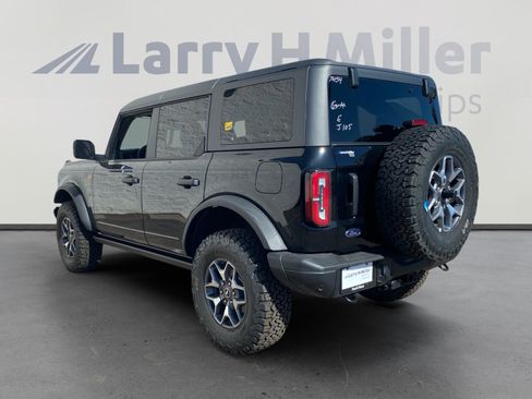 New 2025 Ford Bronco Badlands image 3