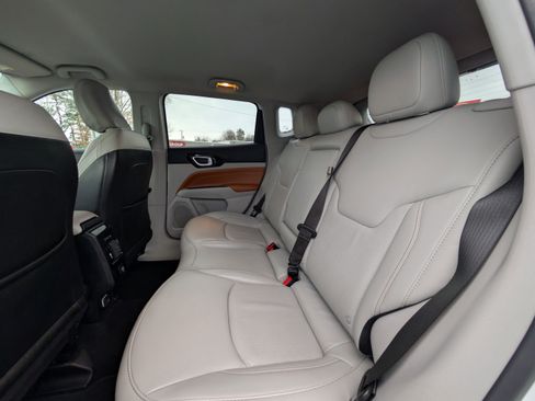 Used 2022 Jeep Compass Limited image 34