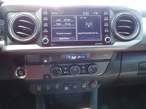 Used 2022 Toyota Tacoma TRD Off-Road w/ Technology Package RWD image 23