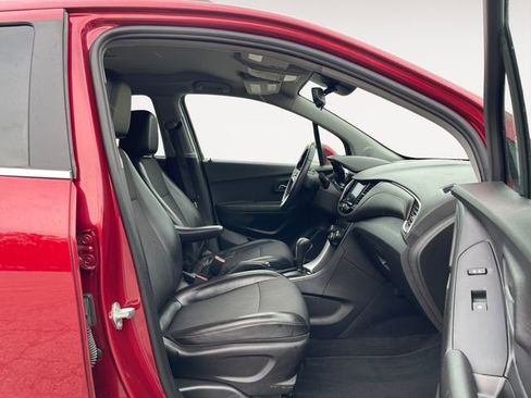 Used 2020 Chevrolet Trax LT w/ Driver Confidence Package FWD image 15