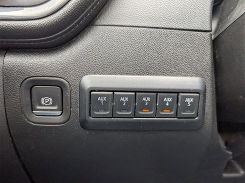 Used 2022 Chevrolet Silverado 2500 LT w/ Convenience Package image 31