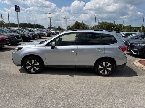Used 2017 Subaru Forester 2.5i Limited AWD/4WD image 10