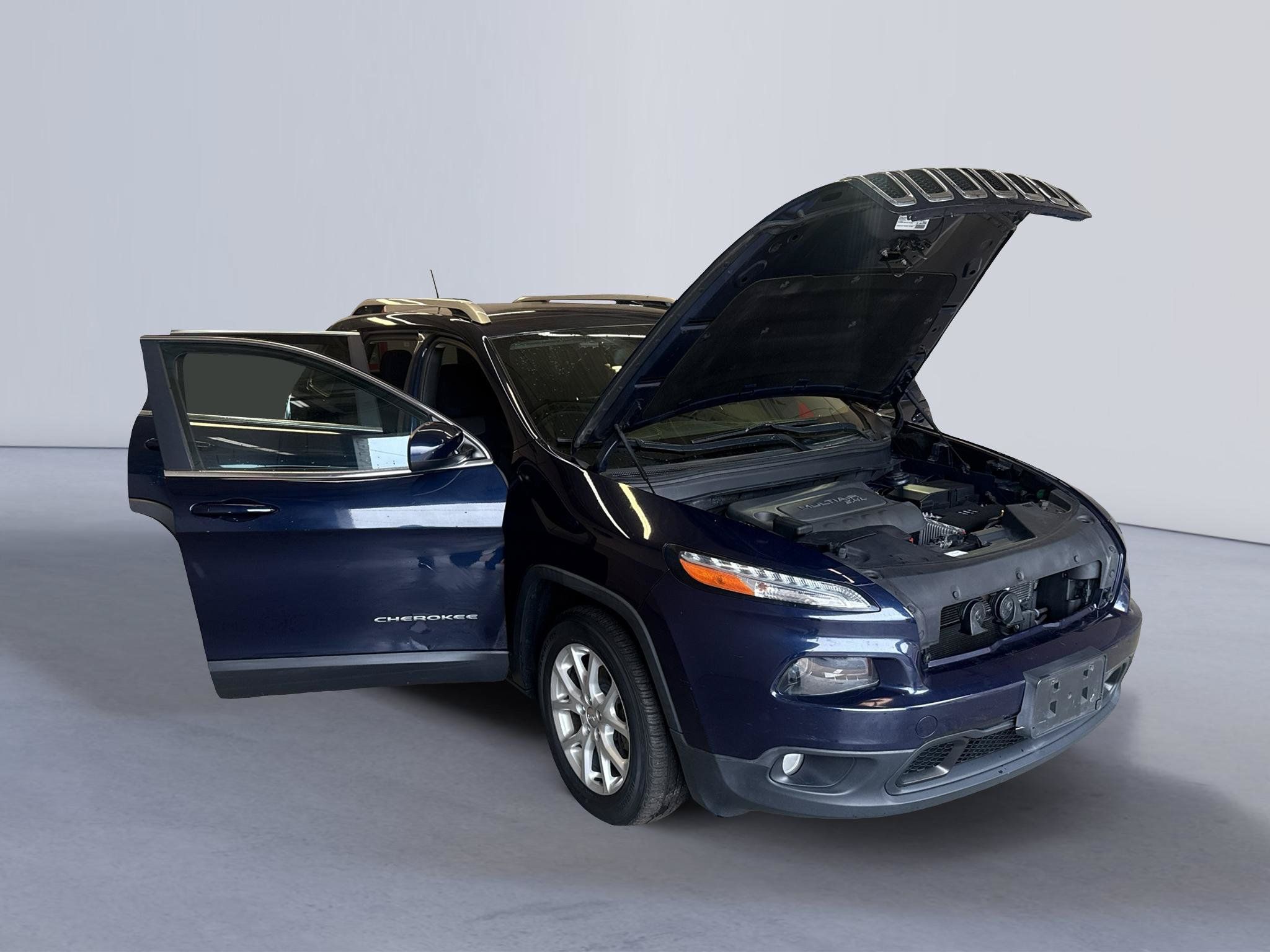 Used 2014 Jeep Cherokee Latitude w/ Cold Weather Group FWD image 9