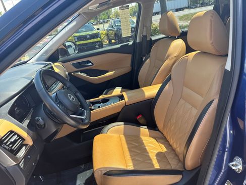 Certified 2023 Nissan Rogue Platinum FWD image 27