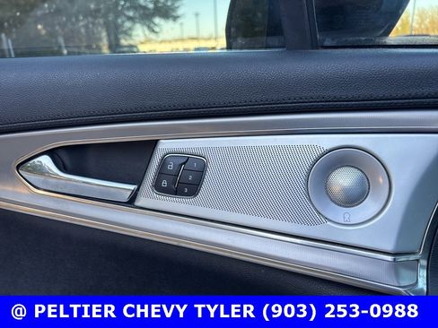 Used 2020 Lincoln Nautilus Reserve w/ Equipment Group 202A image 11