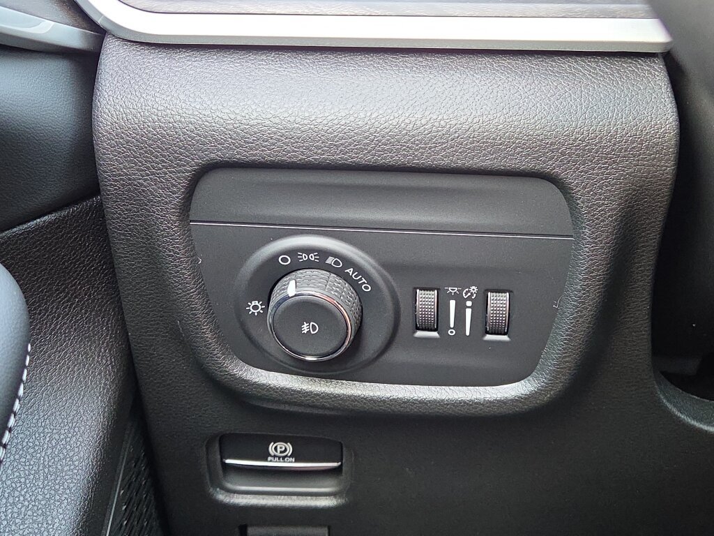 New 2026 Jeep Grand Cherokee Limited w/ Limited Altitude Package RWD image 15