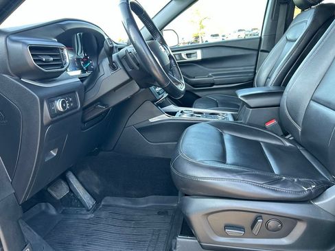 Used 2020 Ford Explorer XLT w/ Equipment Group 202A AWD/4WD image 25