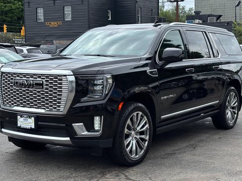 Used 2021 GMC Yukon XL Denali w/ Denali Premium Package AWD/4WD image 4