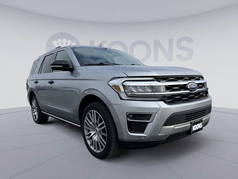Used 2024 Ford Expedition Limited image 10