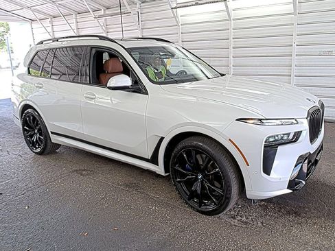 Used 2024 BMW X7 xDrive40i w/ Executive Package AWD/4WD image 4
