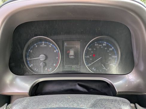 Used 2018 Toyota RAV4 XLE FWD image 36