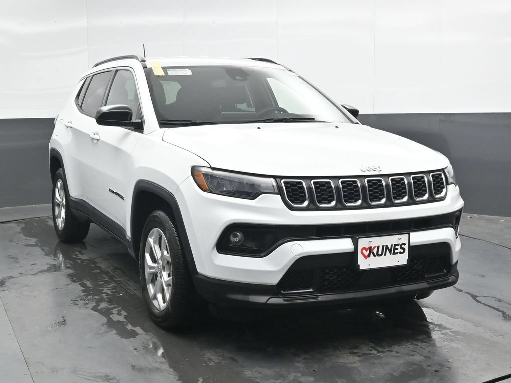 Used 2024 Jeep Compass Latitude AWD/4WD image 4
