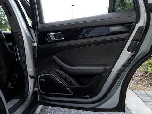 Used 2021 Porsche Panamera image 15