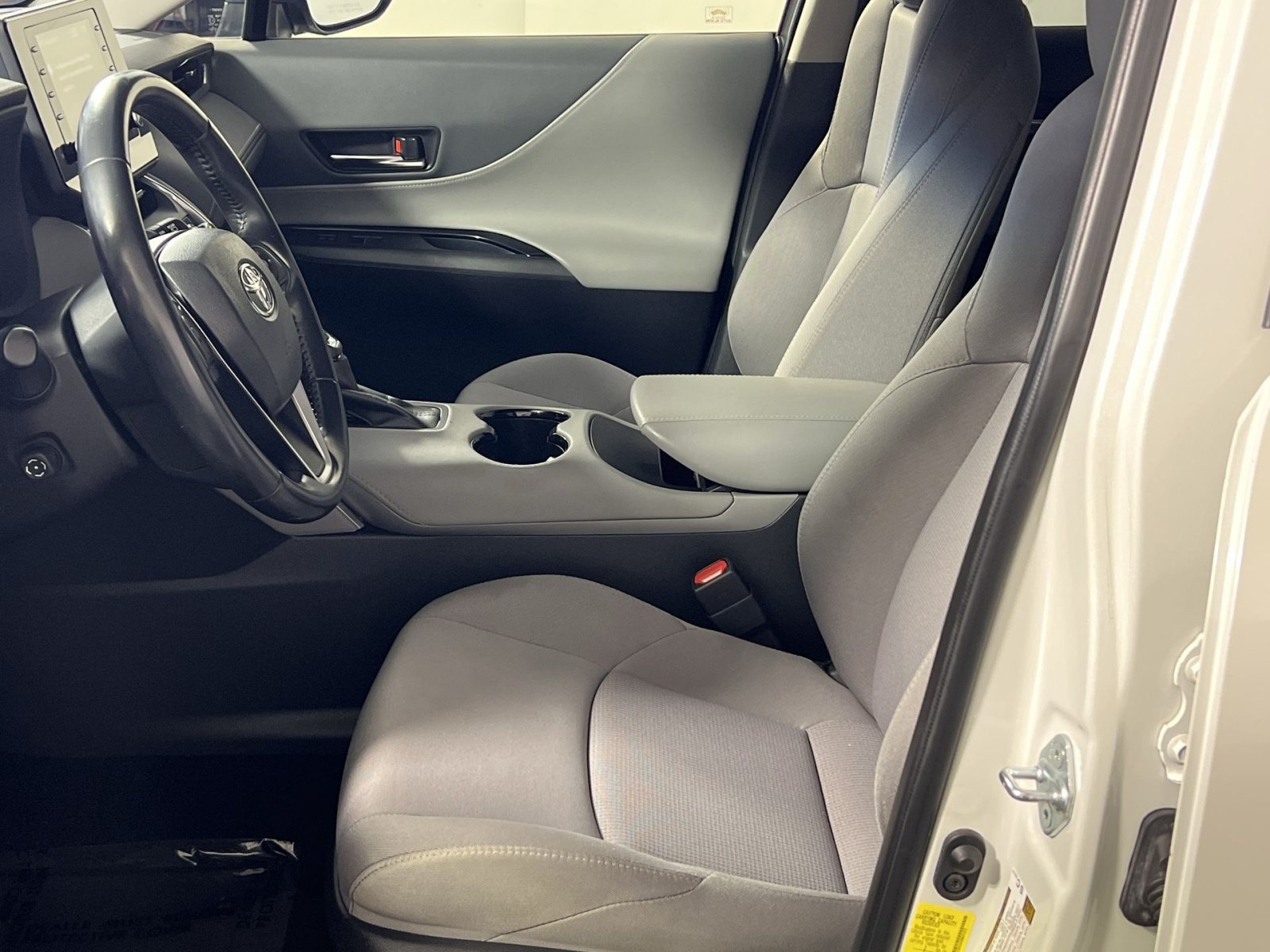 Used 2021 Toyota Venza LE w/ Carpet Mat Package (TMS) AWD/4WD image 13