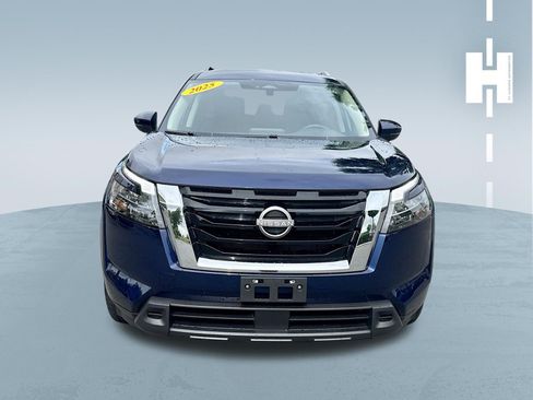 Used 2025 Nissan Pathfinder SV FWD image 2