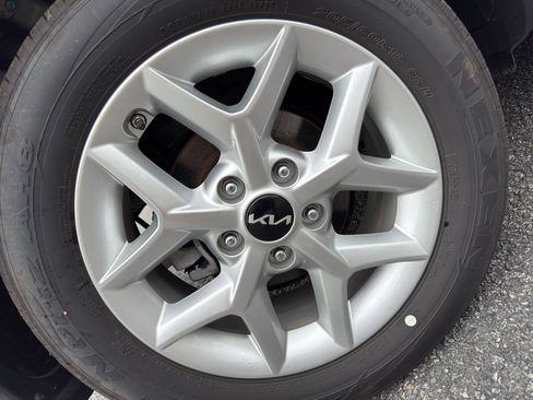 Certified 2025 Kia Soul S FWD image 16