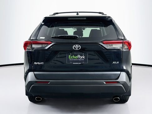 Used 2021 Toyota RAV4 XLE Premium AWD/4WD image 7