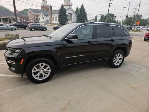Certified 2023 Jeep Grand Cherokee Limited w/ Luxury Tech Group II AWD/4WD image 9