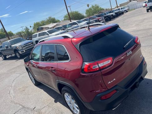 Used 2018 Jeep Cherokee Latitude AWD/4WD image 49