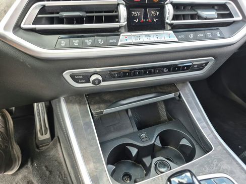 Used 2021 BMW X5 M50i image 24