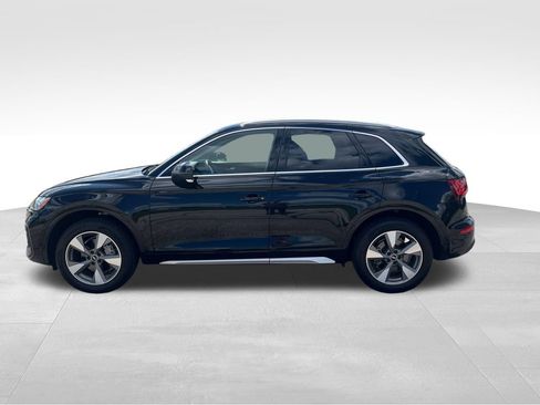 Used 2022 Audi Q5 2.0T Premium Plus w/ Premium Plus Package AWD/4WD image 2