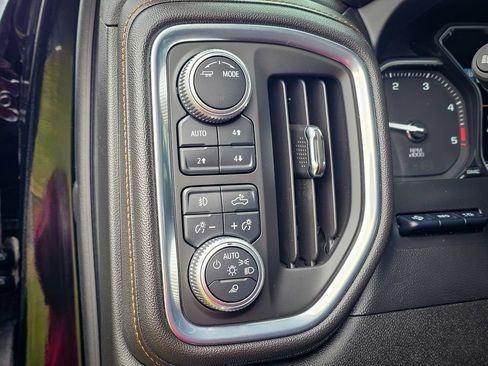 Used 2020 GMC Sierra 2500 AT4 w/ AT4 Premium Package image 18