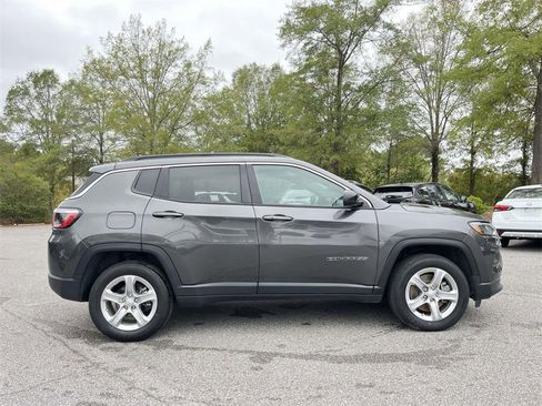 Used 2024 Jeep Compass Latitude image 8