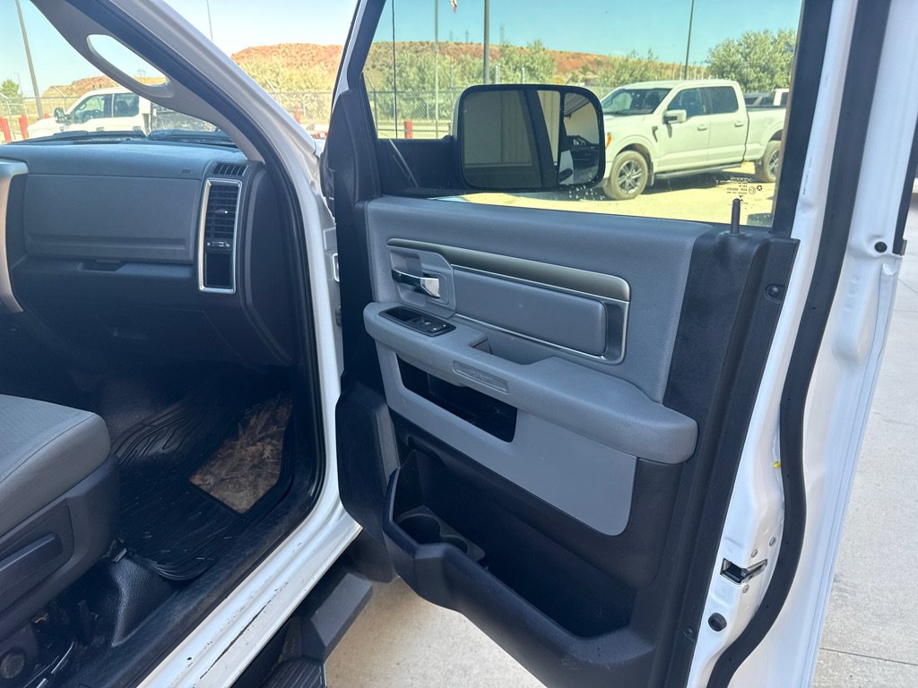 Used 2018 RAM 3500 SLT AWD/4WD image 18