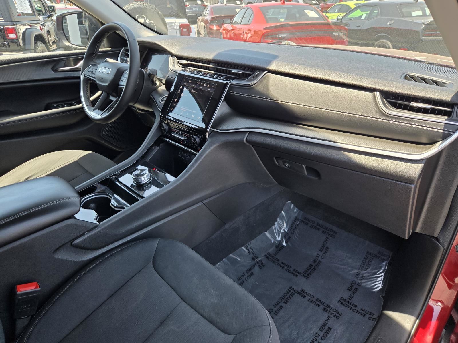 Used 2023 Jeep Grand Cherokee Laredo RWD image 30