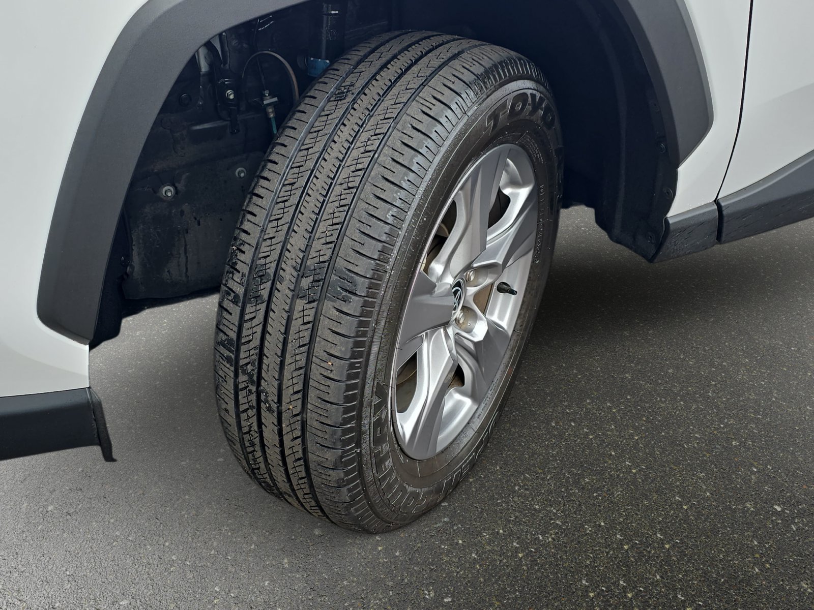 Used 2025 Toyota RAV4 XLE AWD/4WD image 30
