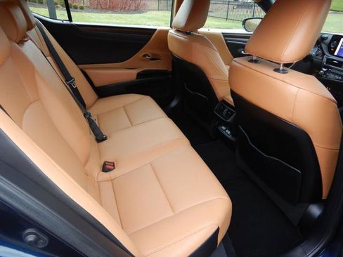 Used 2023 Lexus ES 350 w/ Premium Package image 15