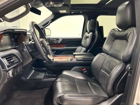 Used 2021 Lincoln Navigator Reserve image 10