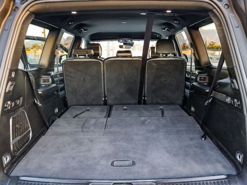 Certified 2024 Jeep Wagoneer Series II w/ Flexible Seating Group image 37