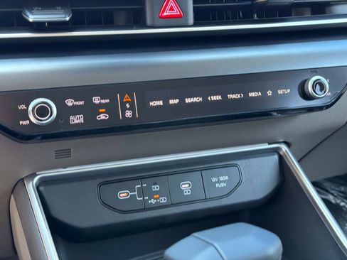 New 2026 Kia Carnival FWD image 23