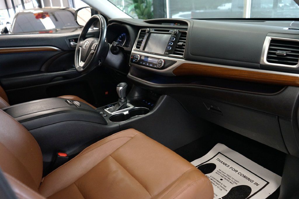 Used 2018 Toyota Highlander Limited Platinum AWD/4WD image 48