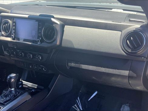 Used 2020 Toyota Tacoma TRD Sport AWD/4WD image 21