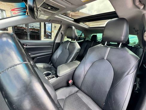 Used 2020 Toyota Camry XSE FWD image 9