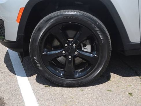 Used 2023 Jeep Grand Cherokee L Laredo AWD/4WD image 30