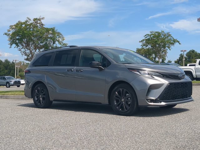 Certified 2026 Toyota Sienna XSE FWD image 1