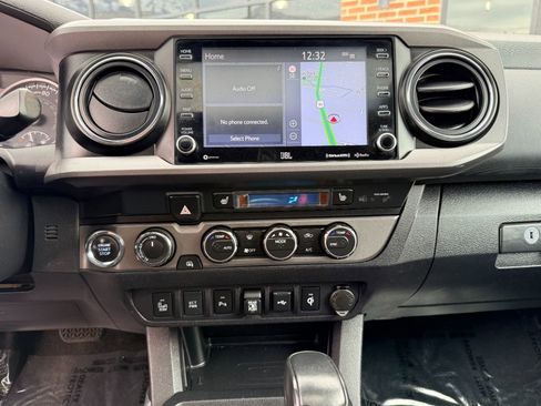 Used 2022 Toyota Tacoma TRD Off-Road w/ TRD Premium Off Road Package image 14