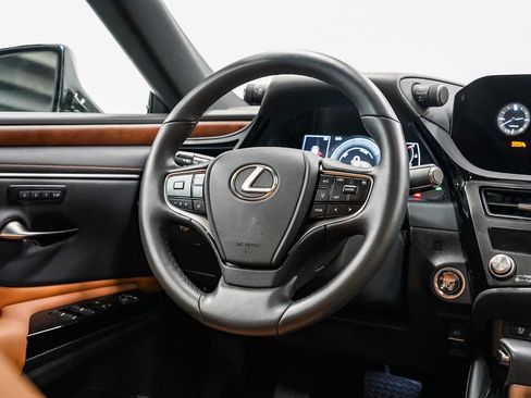 Used 2025 Lexus ES 300h w/ Premium Package FWD image 15