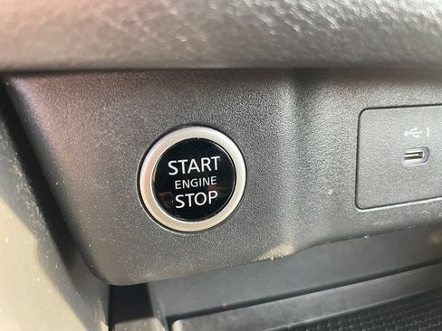 Used 2021 Nissan Rogue SV FWD image 7