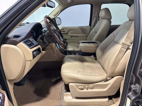 Used 2013 Cadillac Escalade Premium image 24