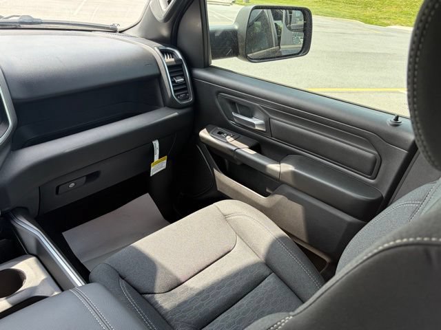 New 2026 RAM 1500 Express AWD/4WD image 33