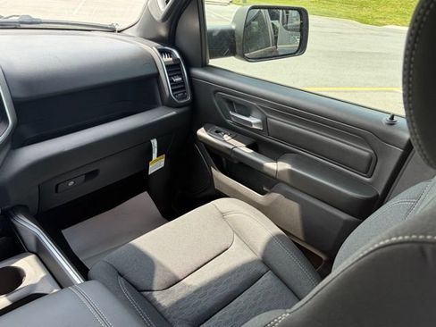 New 2026 RAM 1500 Express AWD/4WD image 33