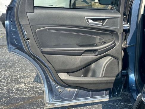 Used 2018 Ford Edge Titanium image 15