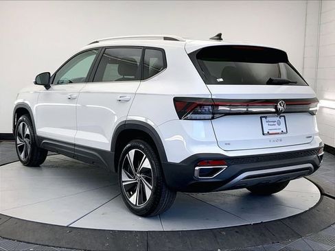 New 2026 Volkswagen Taos SE AWD/4WD image 2