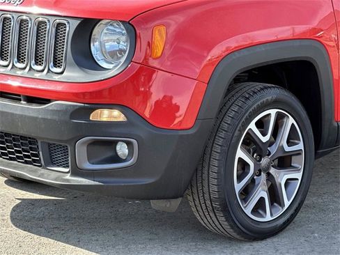 Used 2015 Jeep Renegade Latitude w/ Popular Equipment Group image 5